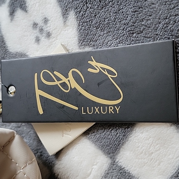 Tote & Carry NWT Beige White Quilted Nylon Crossbody Messenger Bag - Picture 7 of 15